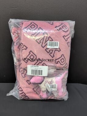 ictoria's Secret Pink Mini Dog and Cozy Sherpa Logo Blanket Throw 50” x 60”